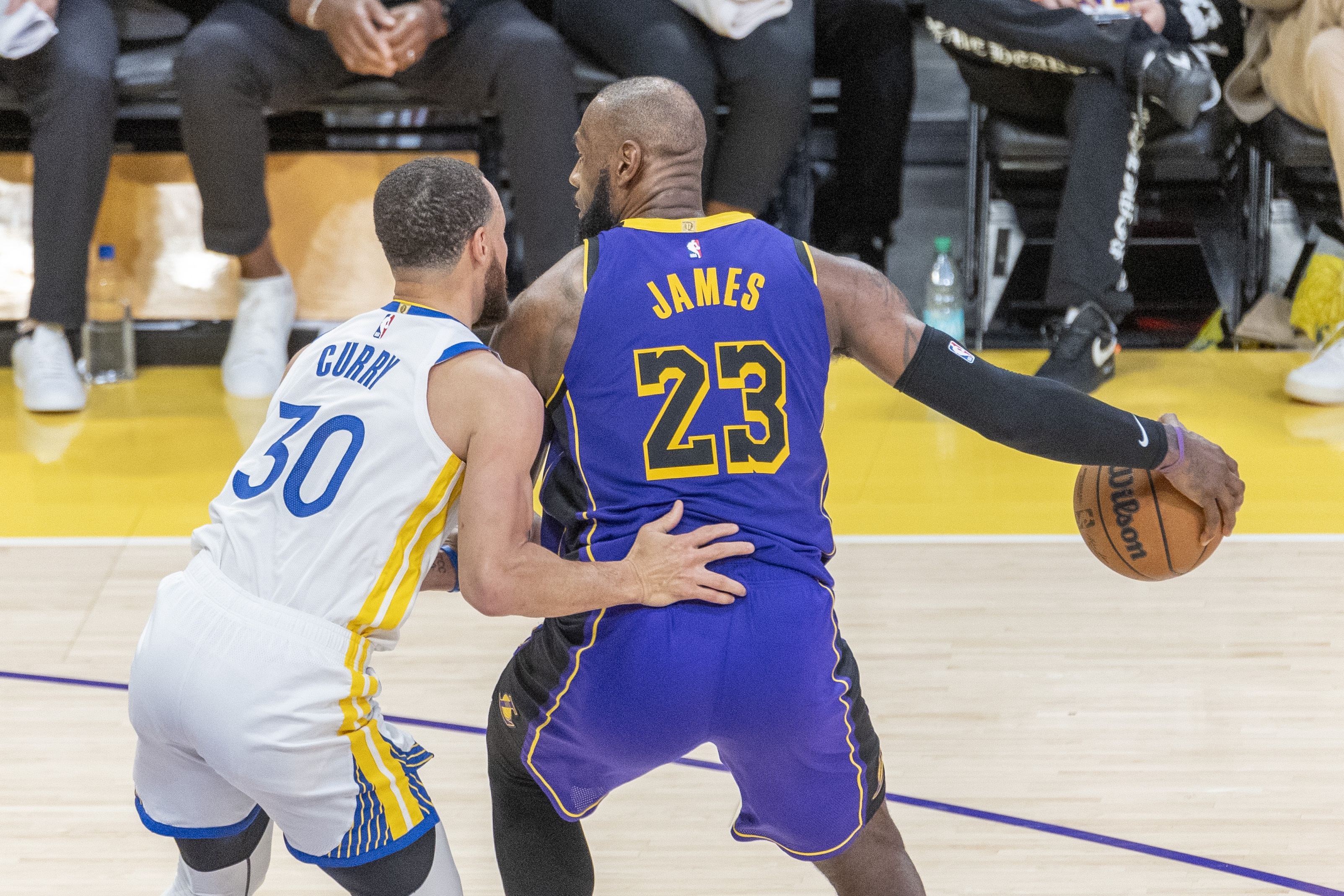 九游体育官网-NBA生涯总薪资Top25：詹姆斯5.84亿力压库里 KD第6 东契奇第24