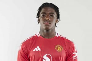 九游游戏中心-罗马诺：曼联17岁中卫库孔基将进入德比战名单，在替补席待命